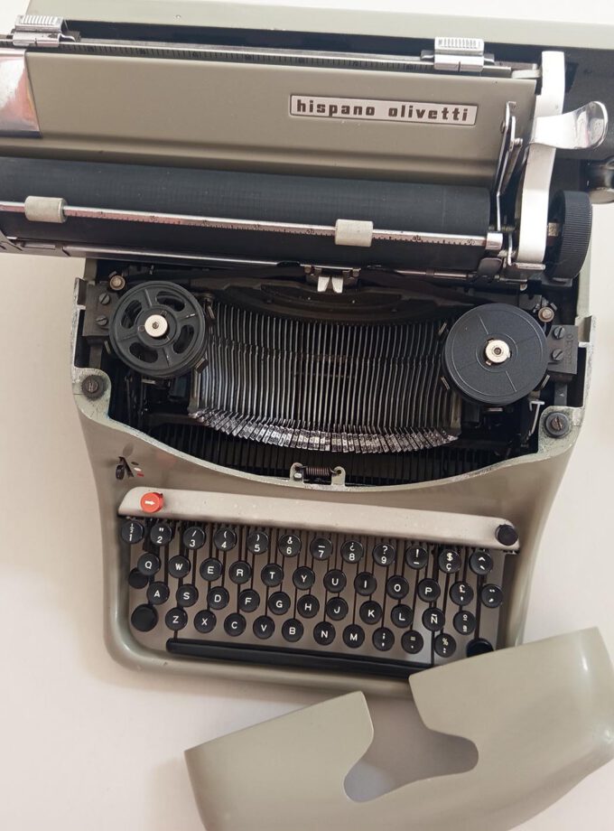 Vintage Olivetti Hispano Lexicon Typewriter