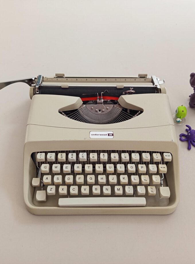 Vintage Underwood 18 Typewriter