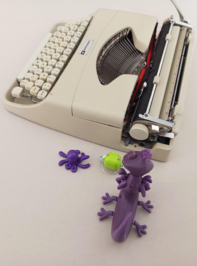 Vintage Underwood 18 Typewriter