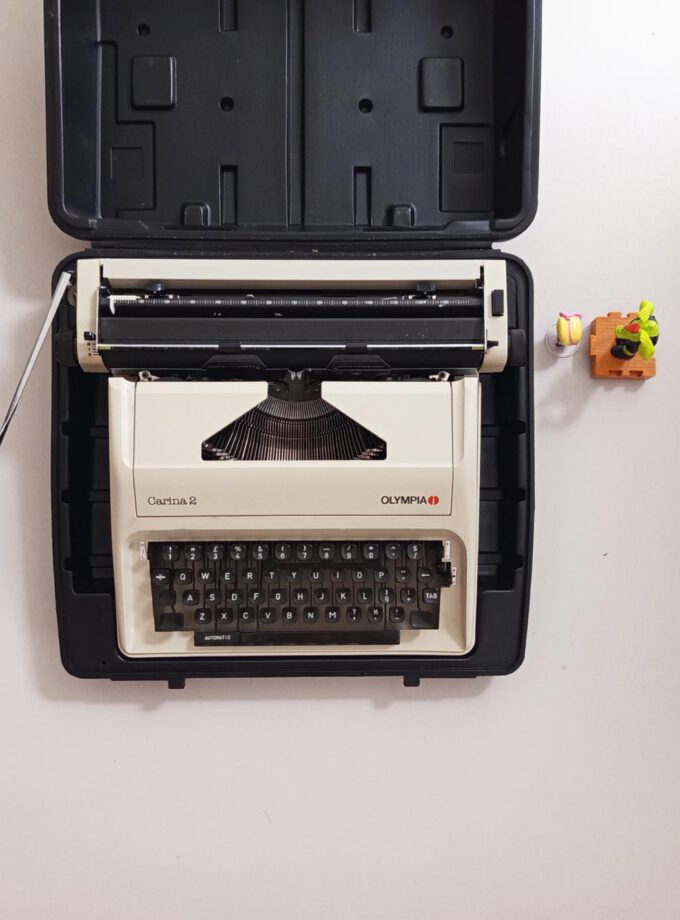 Olympia Carina 2 Typewriter Elite