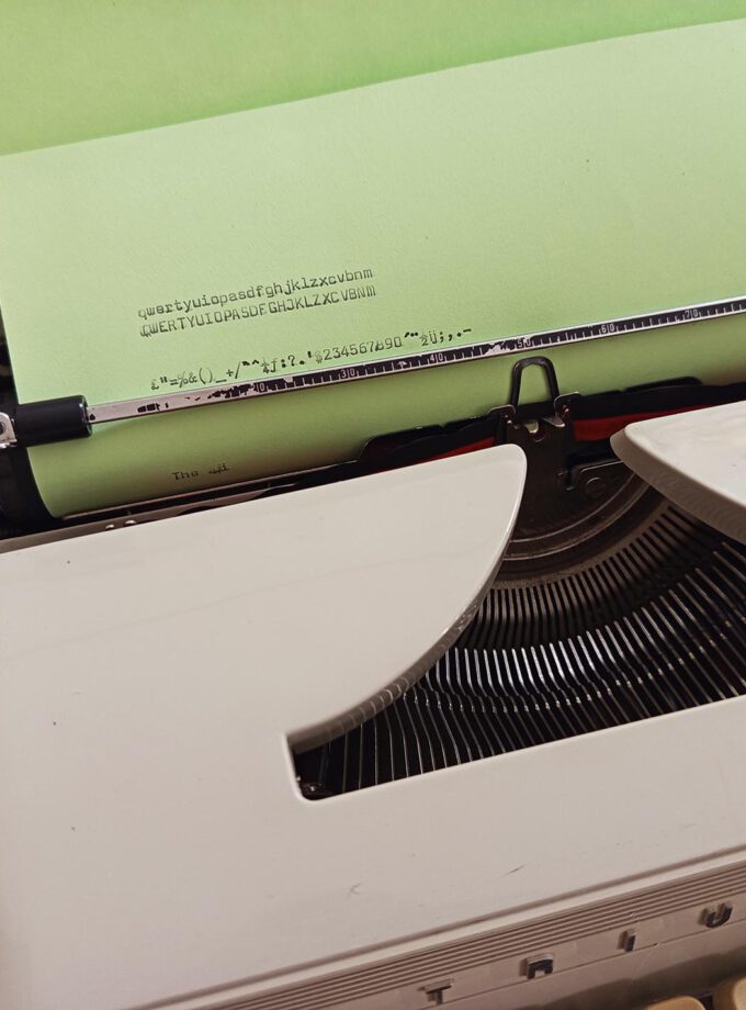 Vintage Damaged Triumph Gabriele 20 Typewriter Cubic