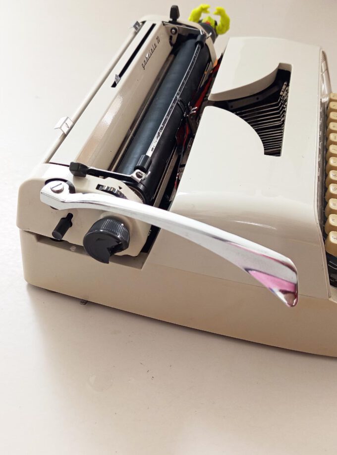 Vintage Damaged Triumph Gabriele 20 Typewriter Cubic