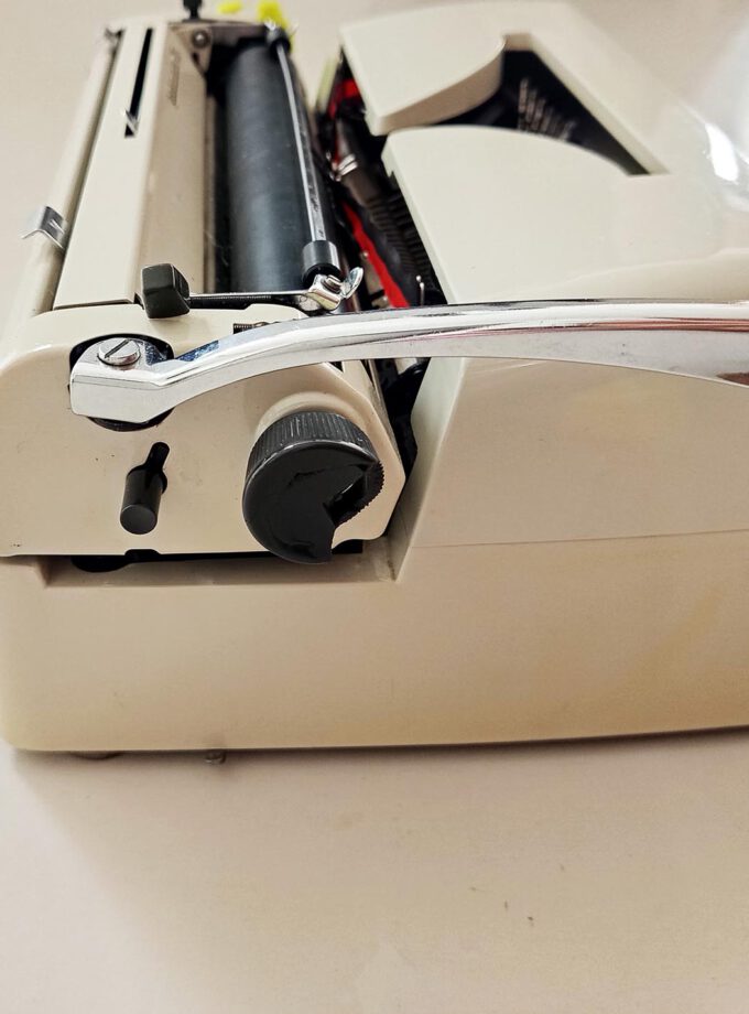 Vintage Damaged Triumph Gabriele 20 Typewriter Cubic