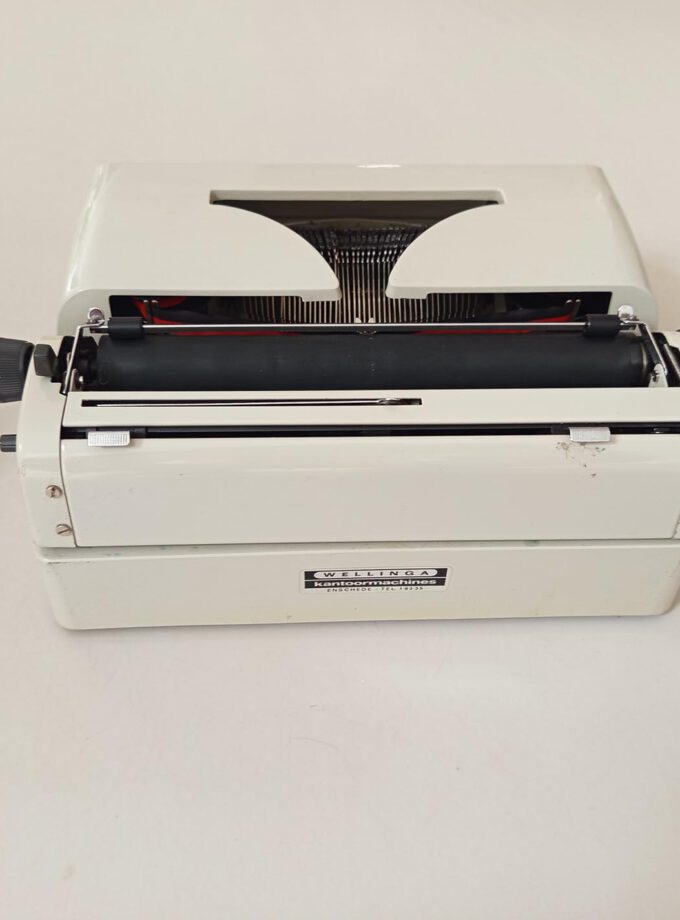 Vintage Damaged Triumph Gabriele 20 Typewriter Cubic